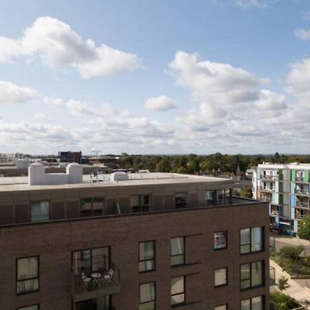 Contemporary & Homely Penthouse, 2 Mins Walk From Cambridge Station, Lift Access, Secured Gated On-Site Parking, Self Check-In, Super Fast Wifi, Terrace & Sleeps 6 外观 照片
