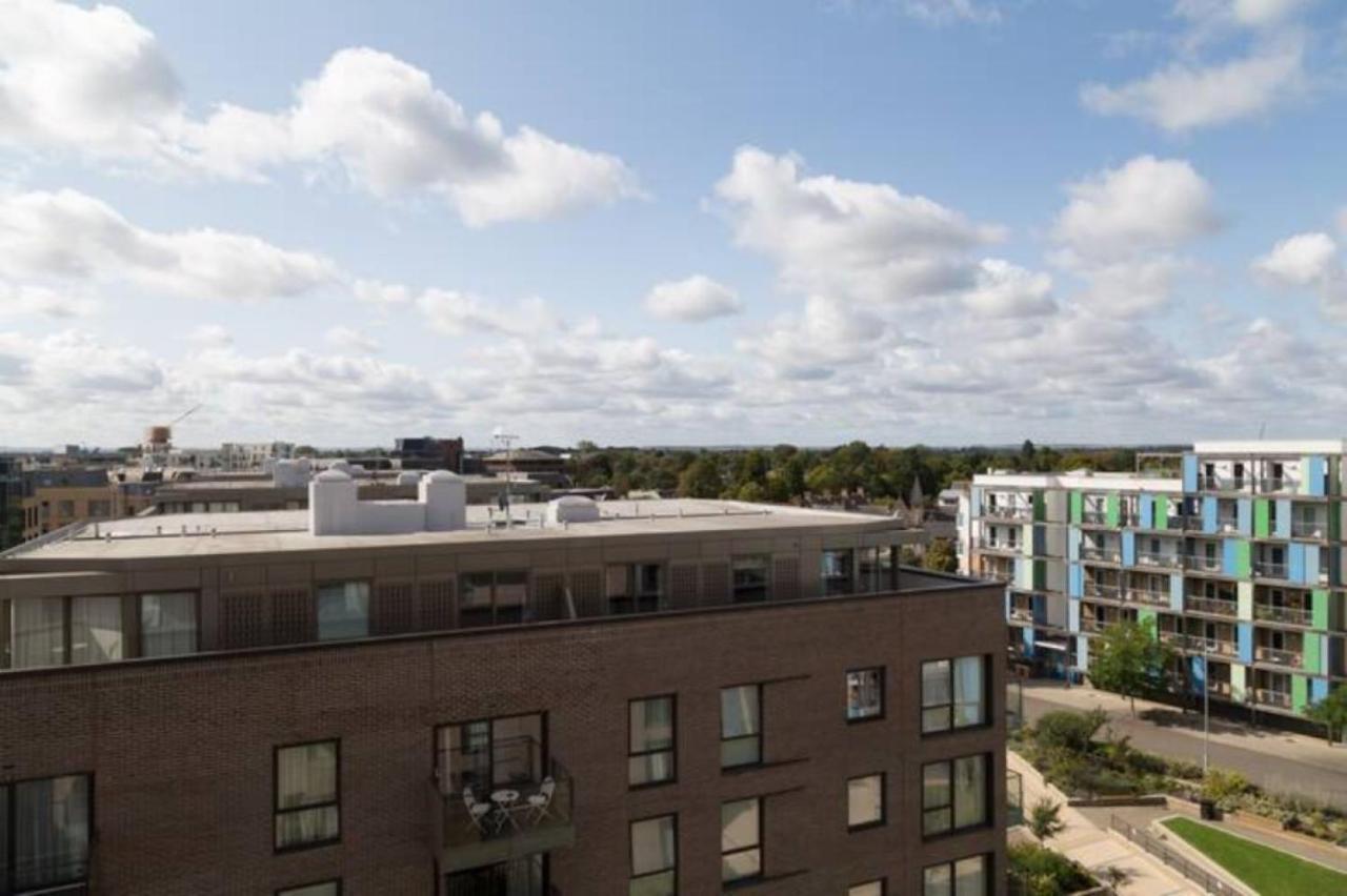 Contemporary & Homely Penthouse, 2 Mins Walk From Cambridge Station, Lift Access, Secured Gated On-Site Parking, Self Check-In, Super Fast Wifi, Terrace & Sleeps 6 外观 照片