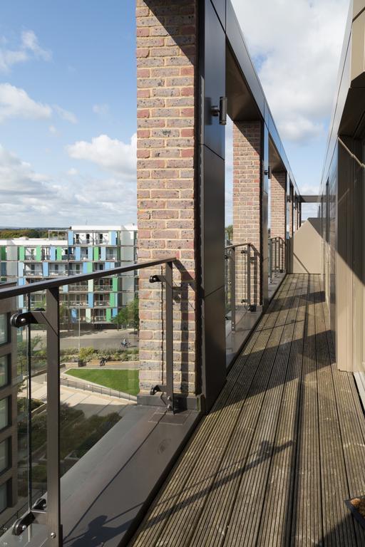 Contemporary & Homely Penthouse, 2 Mins Walk From Cambridge Station, Lift Access, Secured Gated On-Site Parking, Self Check-In, Super Fast Wifi, Terrace & Sleeps 6 外观 照片