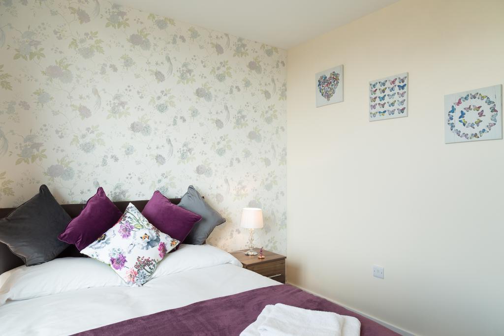 Contemporary & Homely Penthouse, 2 Mins Walk From Cambridge Station, Lift Access, Secured Gated On-Site Parking, Self Check-In, Super Fast Wifi, Terrace & Sleeps 6 外观 照片