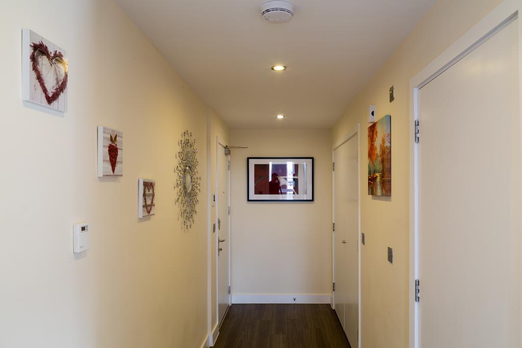 Contemporary & Homely Penthouse, 2 Mins Walk From Cambridge Station, Lift Access, Secured Gated On-Site Parking, Self Check-In, Super Fast Wifi, Terrace & Sleeps 6 外观 照片