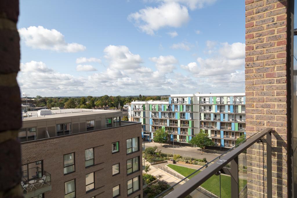 Contemporary & Homely Penthouse, 2 Mins Walk From Cambridge Station, Lift Access, Secured Gated On-Site Parking, Self Check-In, Super Fast Wifi, Terrace & Sleeps 6 外观 照片