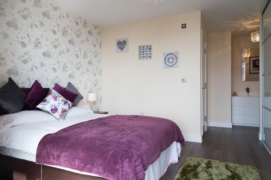 Contemporary & Homely Penthouse, 2 Mins Walk From Cambridge Station, Lift Access, Secured Gated On-Site Parking, Self Check-In, Super Fast Wifi, Terrace & Sleeps 6 外观 照片